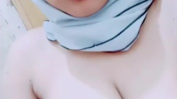 Jilbab Bocil Gemoy Sange Colmek