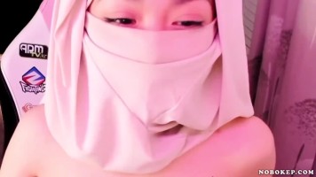 Cewek Jilbab Streamer Mulus Ngentot