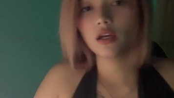 Host Cantik Liveshow Cuma Pake Handuk