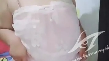 Tante Ndut Remas Payudara Hot Liveshow
