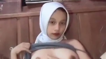 Cewek Seragam SMA Hijab Nakal Colmek Pamer Lobang